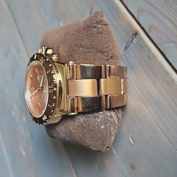 Michael Kors Rose Gold Watch - Picture 4 of 9